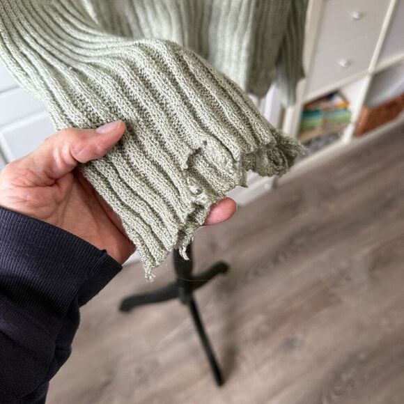 Pol Knit Scoop Neck Distressed Raw Hem Pullover Sweater Green Size Large - Picture 4 of 10